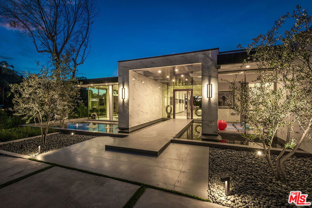 2002 LOMA VISTA Drive, Beverly Hills, CA 90210