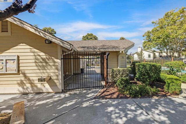 3691 Thrush Ter., Fremont CA: https://media.crmls.org/mediaz/55594588-da38-49e1-9440-51bdc510e5cc.jpg