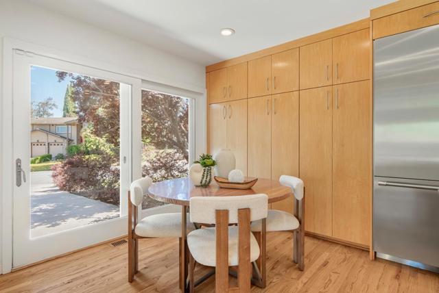 1405 Cedar Place, Los Altos CA: https://media.crmls.org/mediaz/5559704f-bcb1-4cdf-b3ae-12ce4392176d.jpg