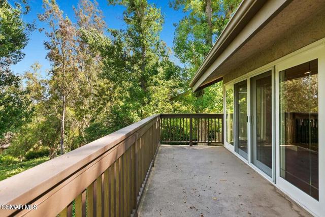 12 Sparrowhawk Lane, Oak Park CA: https://media.crmls.org/mediaz/55599f43-23c3-4144-8b93-906842e22aa0.jpg