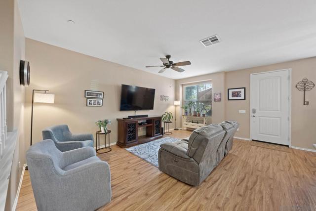 1367 Santa Diana Rd, Chula Vista CA: https://media.crmls.org/mediaz/5559af3a-011c-40e8-bb04-87c61eb83db6.jpg