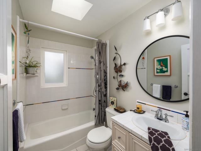 548 Tarento Dr, San Diego CA: https://media.crmls.org/mediaz/5559b0db-f408-41f0-94ad-bab52d0307fd.jpg