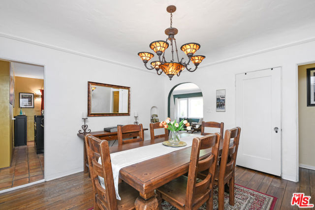 10344 Woodbridge Street, Toluca Lake CA: https://media.crmls.org/mediaz/5559f203-2613-4166-a7c9-89b27b66f356.jpg