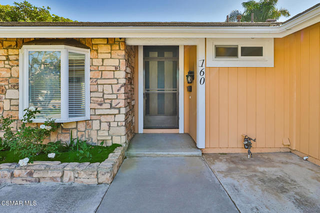 160 Cottage Grove Avenue, Camarillo CA: https://media.crmls.org/mediaz/555a2224-450a-42bd-8427-135d03168a45.jpg