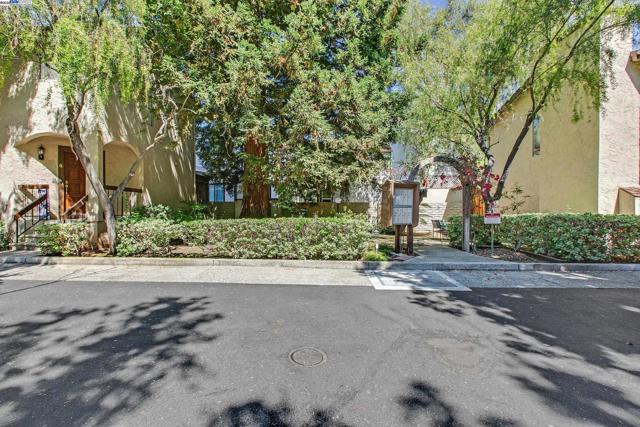 480 N Winchester Blvd, Santa Clara CA: https://media.crmls.org/mediaz/555a67f7-adce-476d-aea9-700dd727a772.jpg