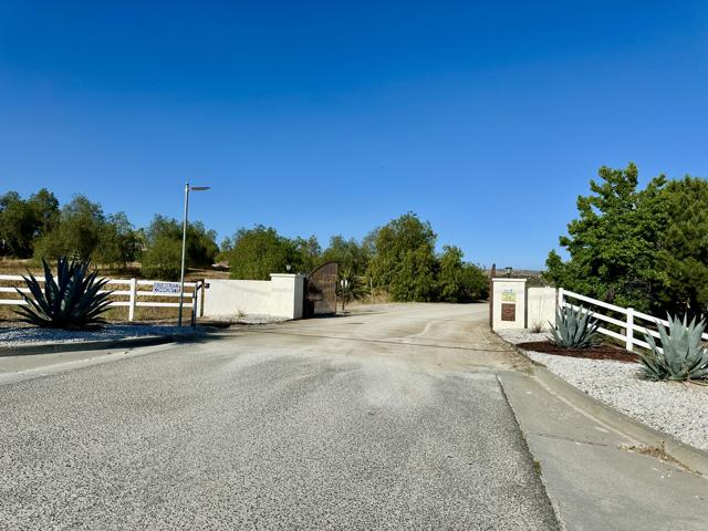 41300 Jojoba Hills Circle, Aguanga CA: https://media.crmls.org/mediaz/555b1426-28d9-43b7-bed1-1d32347ed81b.jpg