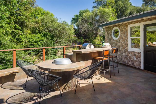 707 Matadero Avenue, Palo Alto CA: https://media.crmls.org/mediaz/555b6ecc-5193-47ca-a94a-96d7f280a710.jpg