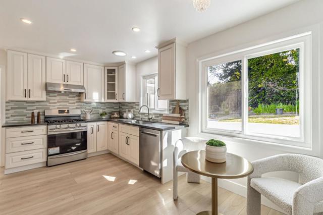 3593 Fernwood Street, San Mateo CA: https://media.crmls.org/mediaz/555c4531-3ac5-4227-b480-ddcd20e8fcd8.jpg