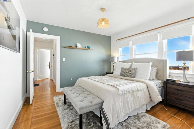3936 Midvale Ave, Oakland CA: https://media.crmls.org/mediaz/555c5ede-07ed-4564-bed3-bd4438a46f90.jpg