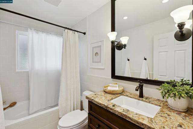 51 Ivy Dr, Orinda CA: https://media.crmls.org/mediaz/555c625c-87db-492f-a1ec-460a65cf3139.jpg