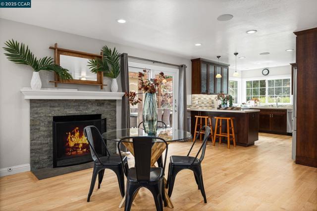 1092 Hillendale Ct, Walnut Creek CA: https://media.crmls.org/mediaz/555c823d-c941-480b-8471-68bbd4b517ee.jpg