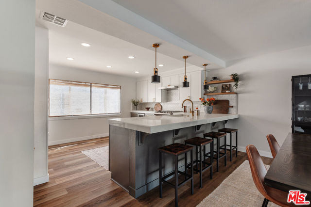 18348 Collins Street, Tarzana CA: https://media.crmls.org/mediaz/555d13ea-1983-4786-b213-94bca10d4b42.jpg