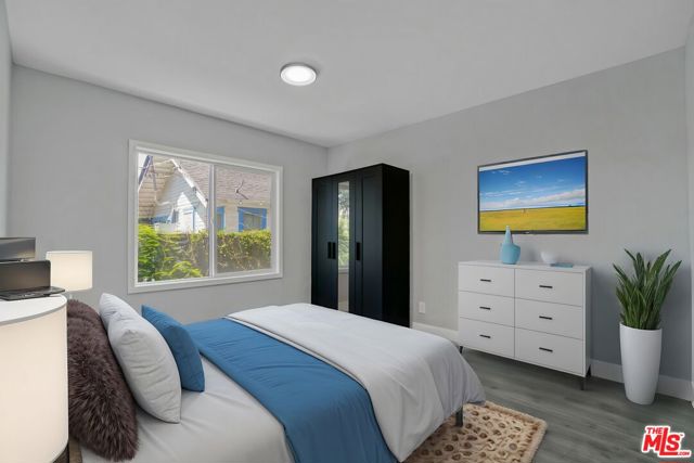 1256 Exposition Boulevard, Los Angeles CA: https://media.crmls.org/mediaz/555d27de-5e30-4a4b-a0da-99cc909df4f4.jpg
