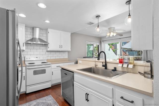 17885 Caminito Pinero, San Diego CA: https://media.crmls.org/mediaz/555d500b-a979-4046-b50d-b06541e2a0db.jpg