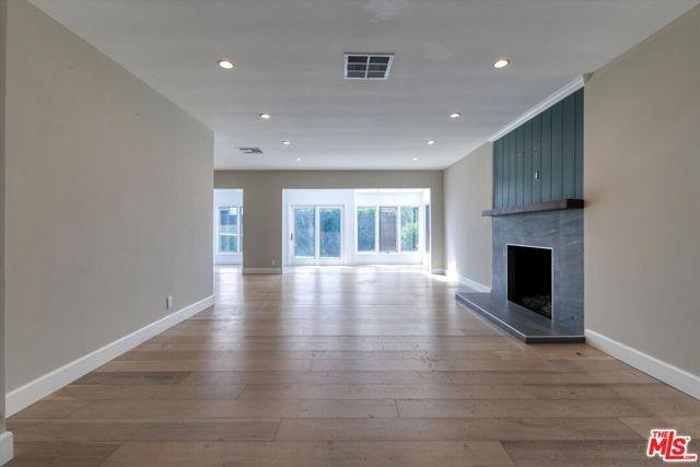 12814 Collins Street photo 8
