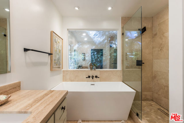 724 N Spaulding Avenue, Los Angeles CA: https://media.crmls.org/mediaz/555e1f3e-6c48-44fa-9ebf-b40996c93a2a.jpg