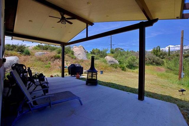 18525 Keyes Drive, Banning CA: https://media.crmls.org/mediaz/555e35e3-0a07-4775-830e-4f5787620699.jpg