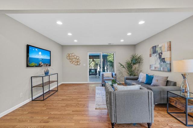 43270 Newport, Fremont CA: https://media.crmls.org/mediaz/555e4140-9cf1-4cd1-8461-47e85e591fb3.jpg