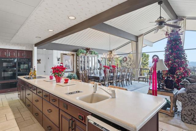 9902 Heavenly Way, La Mesa CA: https://media.crmls.org/mediaz/555e7c4b-c546-4a3b-846b-15cd74569977.jpg