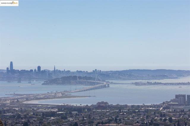 63 Schooner HL, Oakland CA: https://media.crmls.org/mediaz/555e8668-5c11-4366-8306-fcd806dbe6e5.jpg