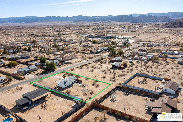 4742 Avenida La Flora Desierta, Joshua Tree CA: https://media.crmls.org/mediaz/555ebe8a-24b1-4f20-a03c-9e62e1e99a17.jpg