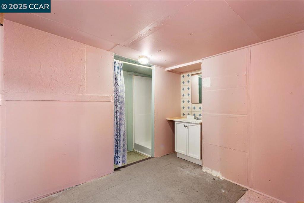 https://media.crmls.org/mediaz/555ede3f-f0bb-4cbf-a648-9d3b5de93e60.jpg?preset=X-Large