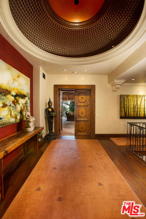 10066 Cielo Drive, Beverly Hills CA: https://media.crmls.org/mediaz/555f9cff-a8ed-4639-94eb-0d07572b185a.jpg