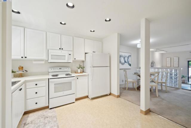 8985 Alcosta Blvd, San Ramon CA: https://media.crmls.org/mediaz/555fb1aa-89d3-4cf6-8f66-b2ff5594b475.jpg