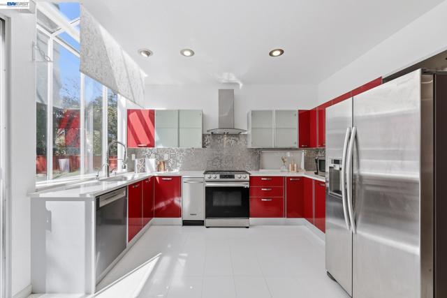 906 Vista Pointe Dr, San Ramon CA: https://media.crmls.org/mediaz/555fd195-12fd-4efd-afba-12e643604a6f.jpg