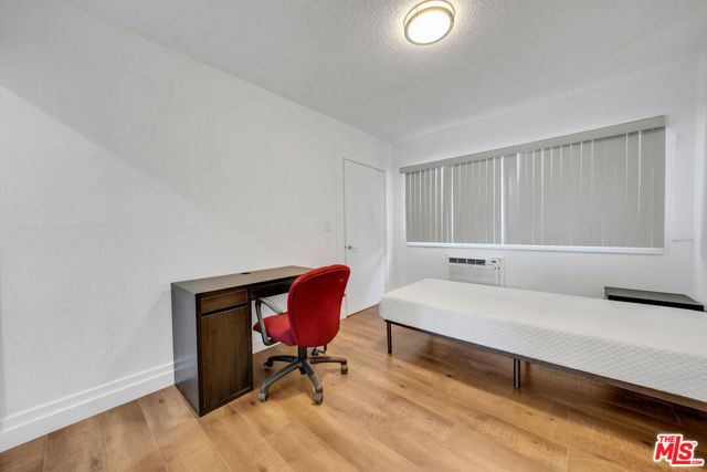1286 W 39th Place, Los Angeles CA: https://media.crmls.org/mediaz/555fe86d-7c30-4a49-a00a-c12911a7fa1b.jpg