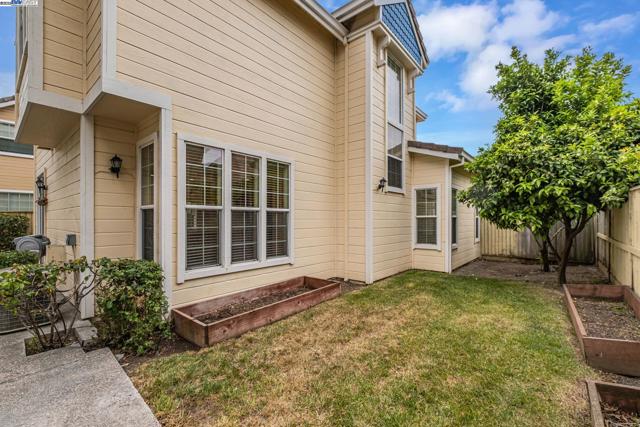 4293 OLIVER WAY, Union City CA: https://media.crmls.org/mediaz/555fea70-9f96-477e-b312-61ee60c776cb.jpg