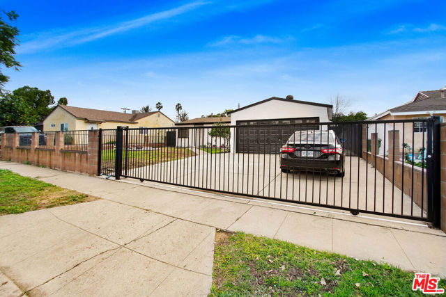 17812 Blythe Street photo 2