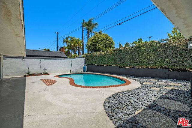 6616 Wooster Avenue, Los Angeles CA: https://media.crmls.org/mediaz/555ffcdd-8005-4b8d-aec3-0537a491d992.jpg
