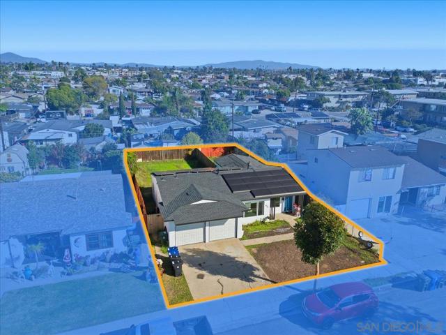 835 Colorado Ave, Chula Vista CA: https://media.crmls.org/mediaz/5560834f-3be1-4ca2-837f-436200aeb92c.jpg