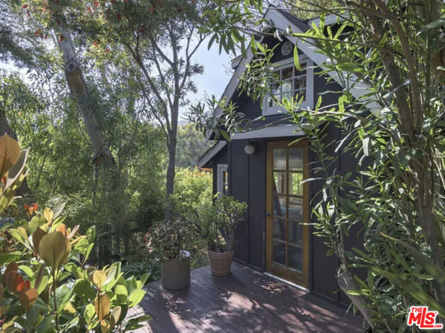 31840 Seafield Drive, Malibu CA: https://media.crmls.org/mediaz/5560866f-5db3-471d-94e1-0ad124640d63.jpg