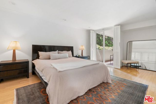 1015 N Kings Road, West Hollywood CA: https://media.crmls.org/mediaz/5561ddd0-ac34-44b7-8cdc-594e27666bee.jpg
