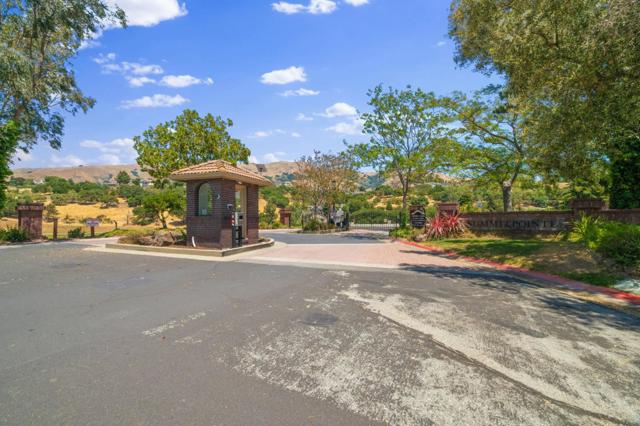 1822 Saint Andrews Court, Milpitas CA: https://media.crmls.org/mediaz/5562200e-0721-43bb-b97a-2014885d05cf.jpg