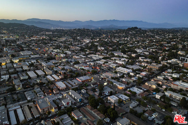 4124 Monroe Street, Los Angeles CA: https://media.crmls.org/mediaz/556267bf-0561-4d6e-8c83-950f25bc54cf.jpg