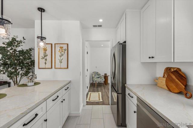 4617 Westridge Dr, Oceanside CA: https://media.crmls.org/mediaz/556316d1-d147-490e-b224-c43acda86d1b.jpg