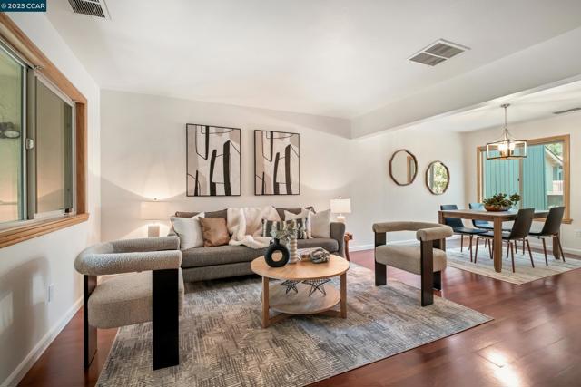 232 Jewel Terrace, Danville CA: https://media.crmls.org/mediaz/55633240-ffe4-4aca-8539-c6dc0de76f94.jpg