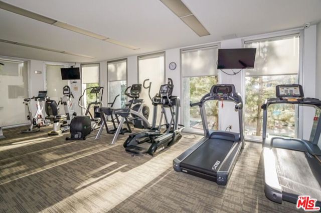 800 W 1st Street, Los Angeles CA: https://media.crmls.org/mediaz/55634943-ec98-4e81-8fa1-d5cc152eed11.jpg