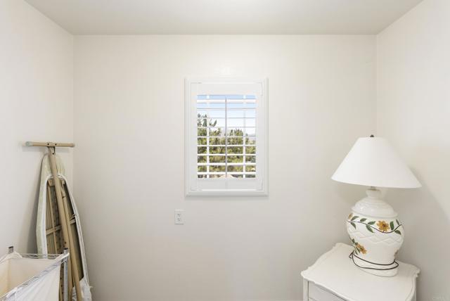 1222 N Creekside Drive, Chula Vista CA: https://media.crmls.org/mediaz/55636d7e-c27b-438d-9fcc-a3d97af61119.jpg