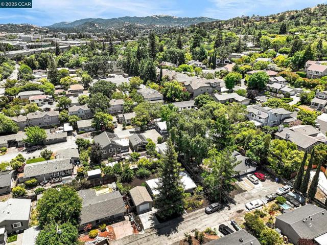 121 School Ln, Walnut Creek CA: https://media.crmls.org/mediaz/55640a14-ca33-419d-a917-41998ac1177f.jpg