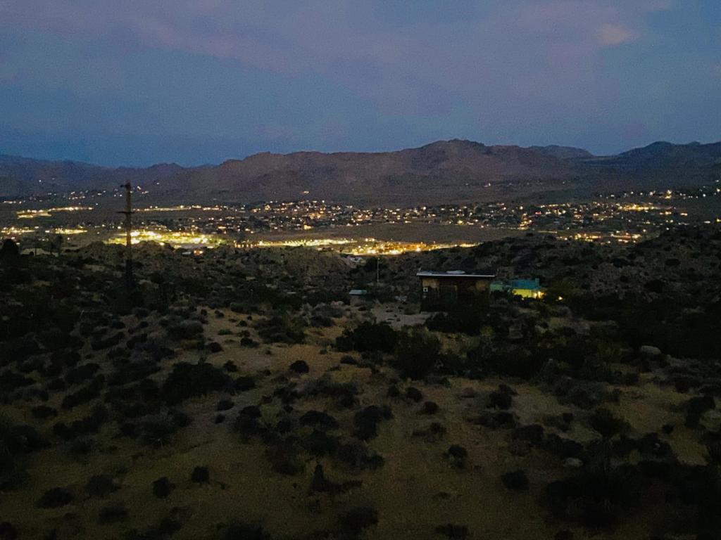 https://media.crmls.org/mediaz/5565d9c0-142c-4f43-b335-4ea65a14b50c.jpg?preset=X-Large