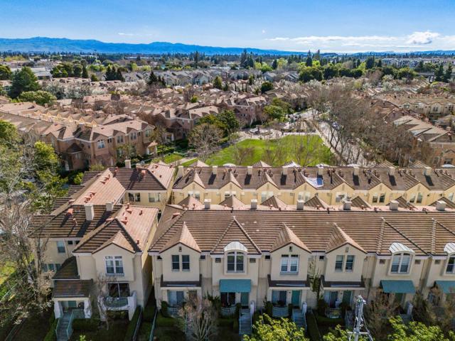 150 Holly Court, Mountain View CA: https://media.crmls.org/mediaz/556617bb-8ad7-4534-87b6-ec9f785dc04b.jpg