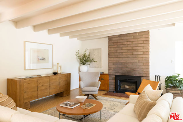 7349 Pacific View Drive, Los Angeles CA: https://media.crmls.org/mediaz/556641bc-6533-4fa6-bc6e-21e6dc3a1d2b.jpg
