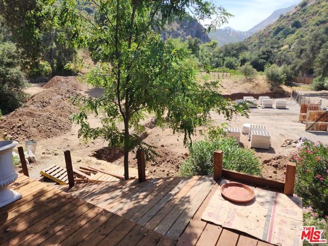 118 W Carlisle Road, Westlake Village CA: https://media.crmls.org/mediaz/55665131-8a02-4287-81ac-7b618032ac80.jpg