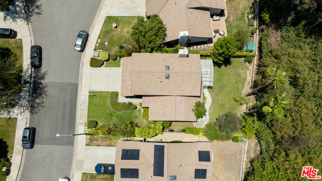 27050 Riversbridge Way, Valencia CA: https://media.crmls.org/mediaz/55668a0f-e5c9-4f5e-b068-3220afcb57ef.jpg