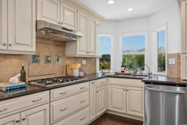 Detail Gallery Image 10 of 30 For 3664 Lorimer Ln, Encinitas,  CA 92024 - 5 Beds | 4 Baths