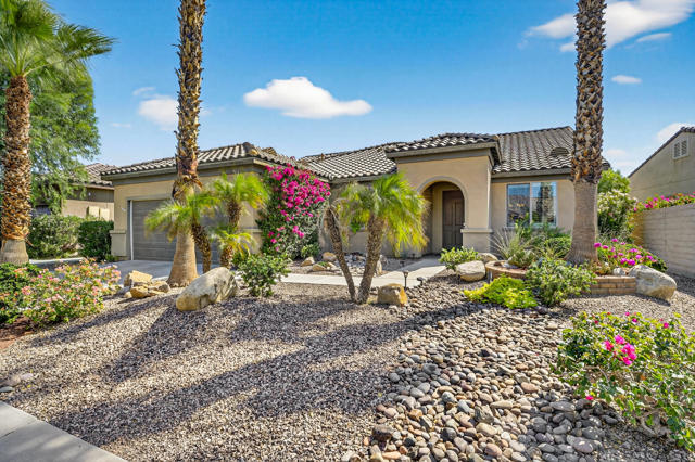 39492 Camino Piscina, Indio CA: https://media.crmls.org/mediaz/5566df7d-1528-4519-8334-b0179ec46ee2.jpg